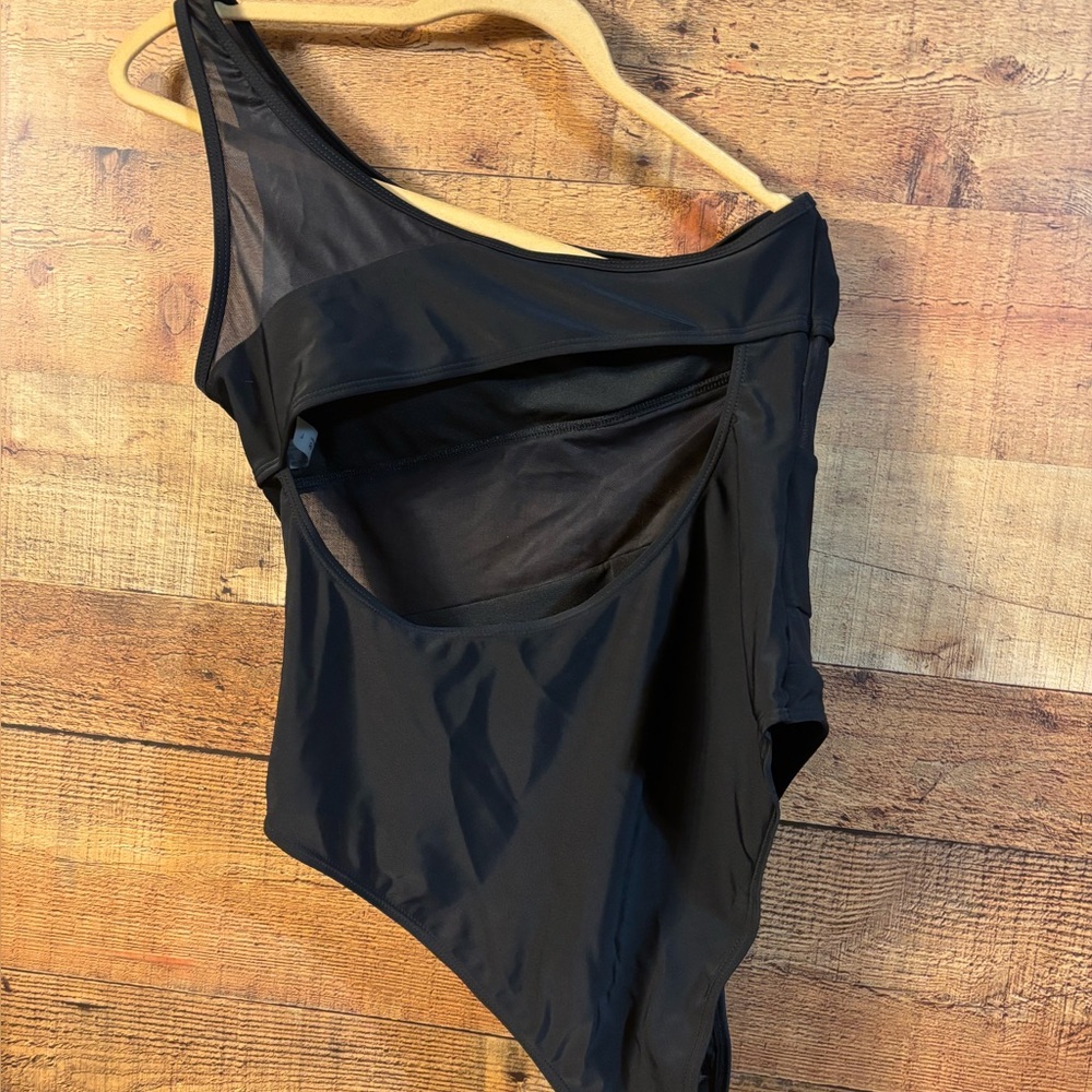Cupshe ChiaoLezhee Tummy Control One Piece Swimsuit - Picture 4 of 7